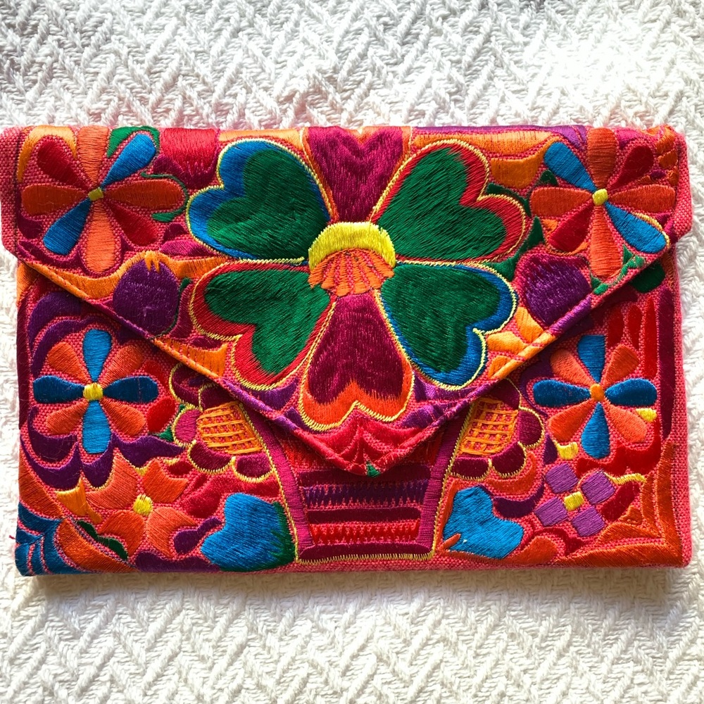 💐New floral embroidered clutch💐